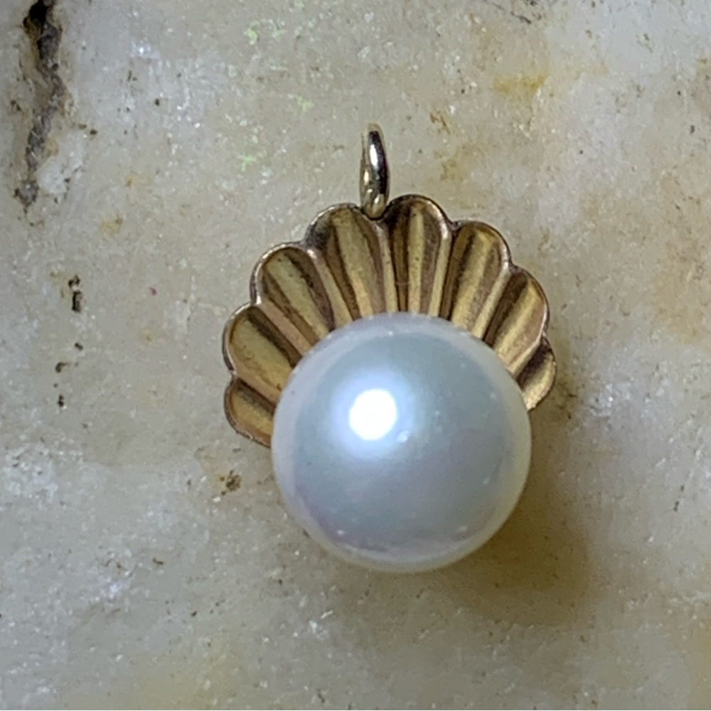 Vintage 14k Natural Pearl on Gold Shell Coastal Pendant